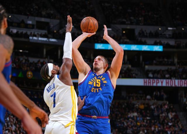 完全体掘金秀肌肉扎心库里！冠军级防守回来了